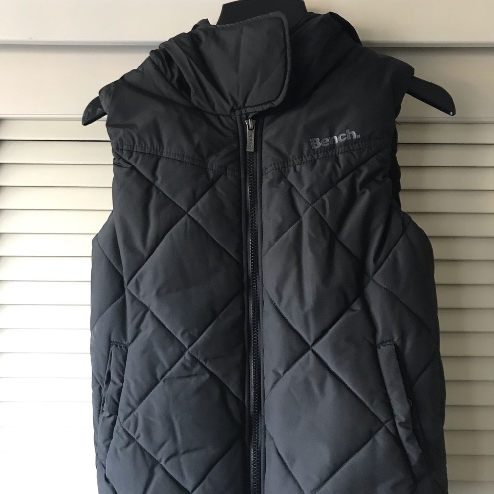 Bench puff vest